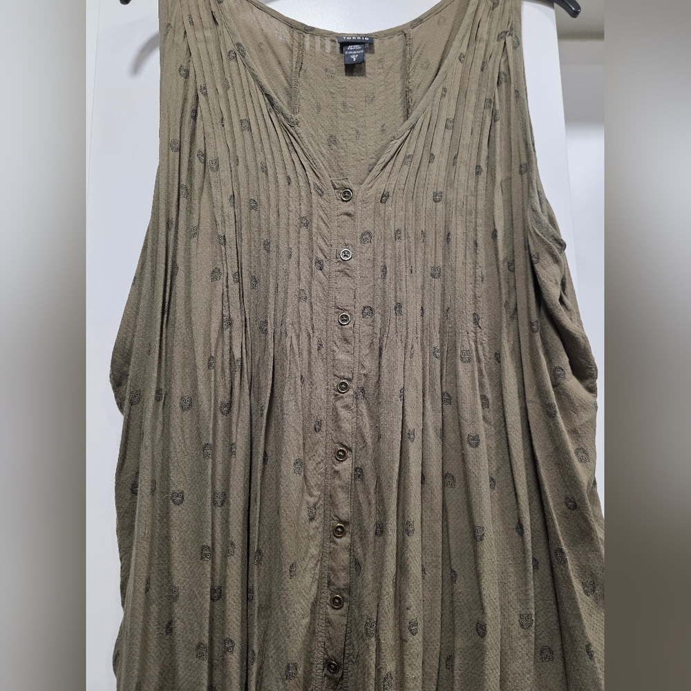 Chic Green Sleeveless Pleated Tank Top